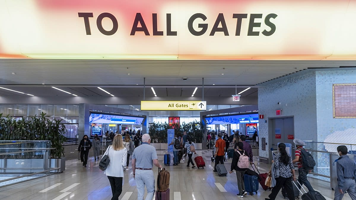 LaGuardia Debuts AI Hologram to Help Lost Travelers - Image 5