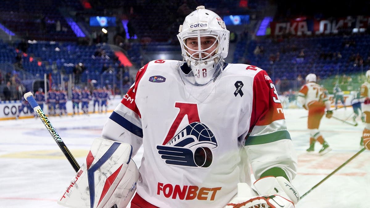 Russian Goalie Drops Trophy, Saves Cup From Hitting Ice - Image 4