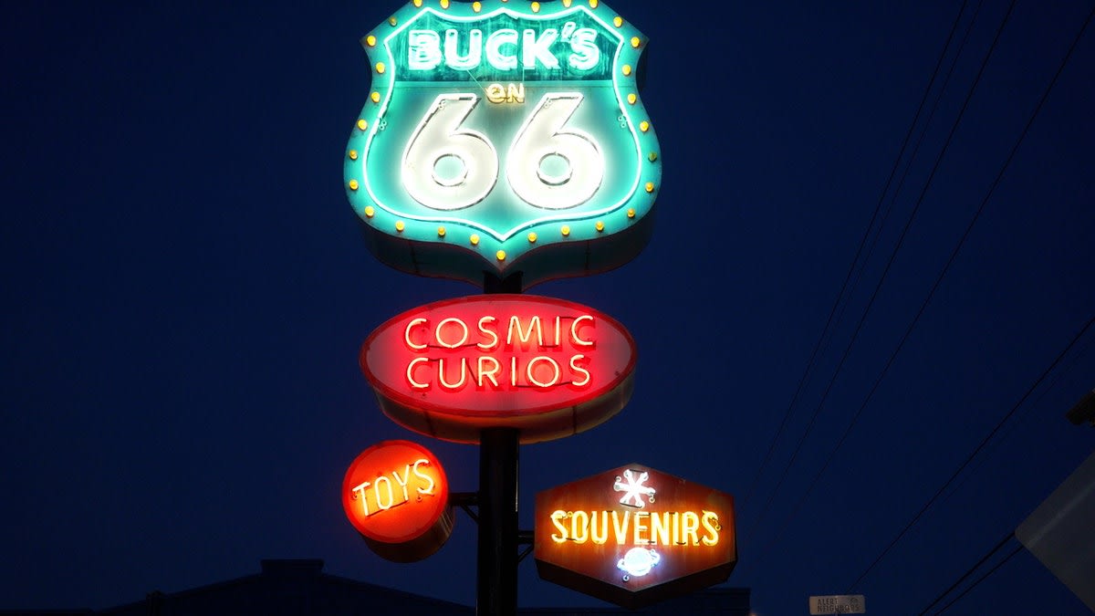 Tulsa Adds 84 Neon Signs to Revive Historic Route 66 - Image 5