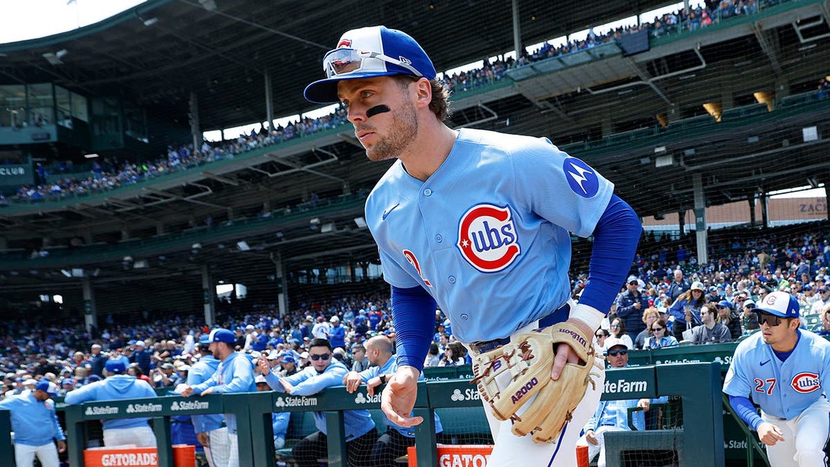 Cubs Star Makes Between-the-Legs Throw at Wrigley Field - Image 5
