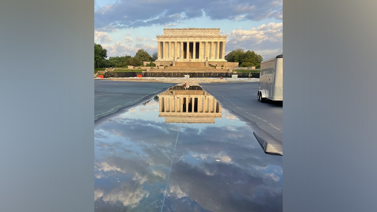 Lincoln Memorial Pool Gets Blue Makeover for July 4th - Image 3