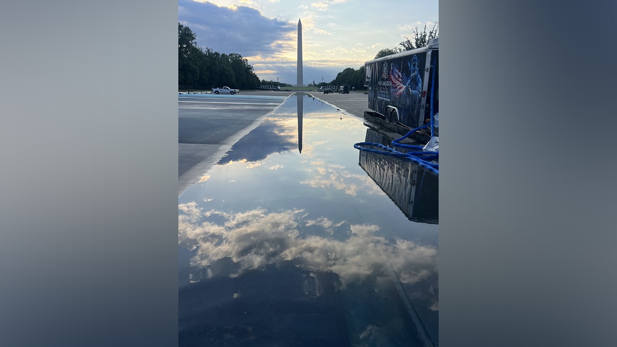 Lincoln Memorial Pool Gets Blue Makeover for July 4th - Image 4