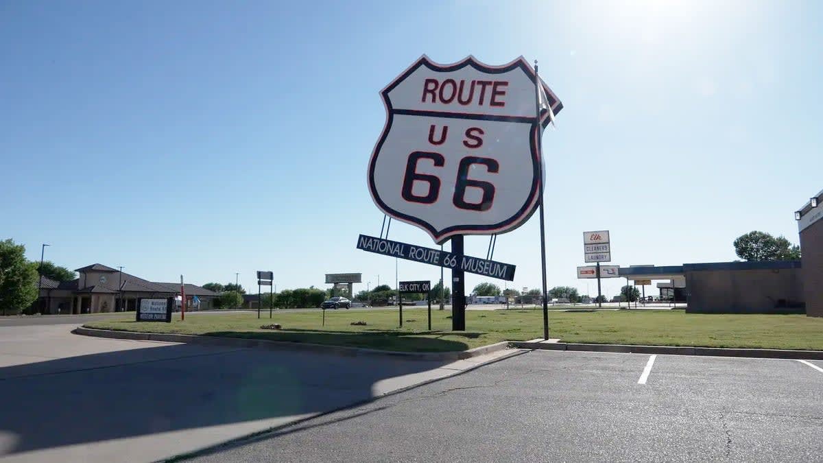 Tulsa Adds 84 Neon Signs to Revive Historic Route 66 - Image 3