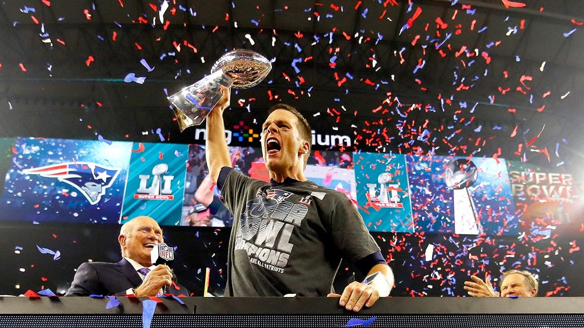 Tom Brady Tells Grads: Never Quit When Facing Your 28-3 - Image 4