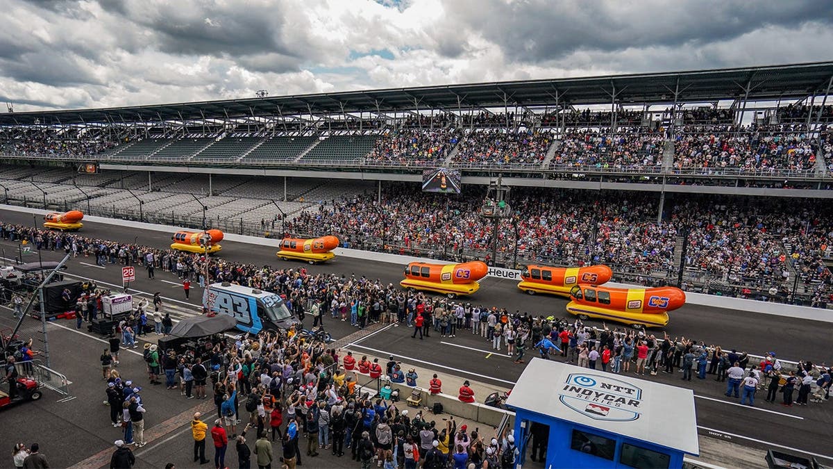 Andy Richter Named Commander in Beef for Wienie 500 - Image 4