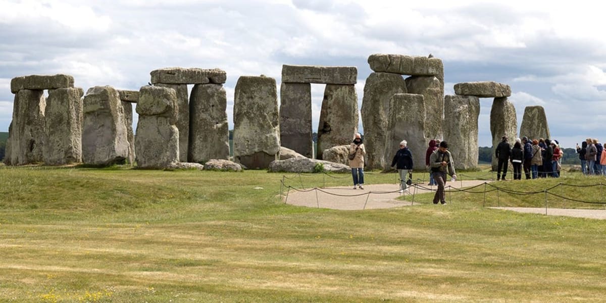 Stonehenge's Altar Stone Traveled 450 Miles from Scotland - Image 2