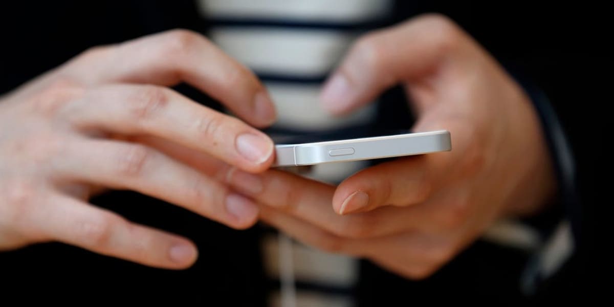 Son Finds iPhone Settings That Stop Scam Texts for Mom, 81 - Image 2