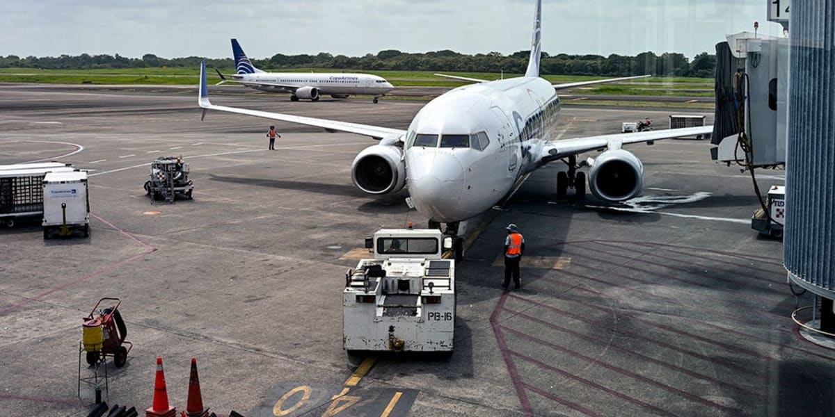 Navy Vet Raises $135K After Viral Airport Video - Image 2