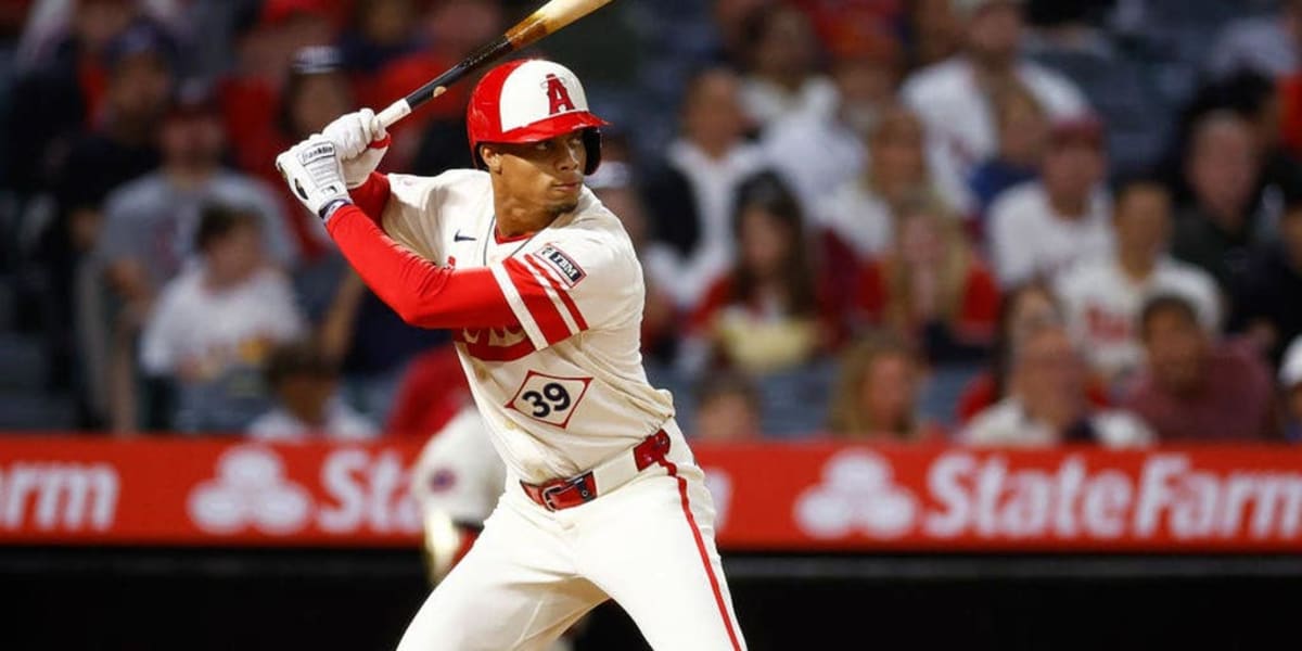 Former MLB Player Jordyn Adams Returns to Football at 26 - Image 2