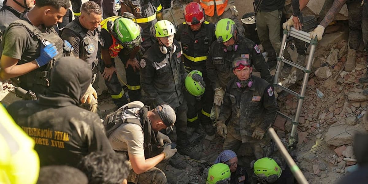 33 Pulled Alive From Rubble After Venezuela Earthquakes - Image 2