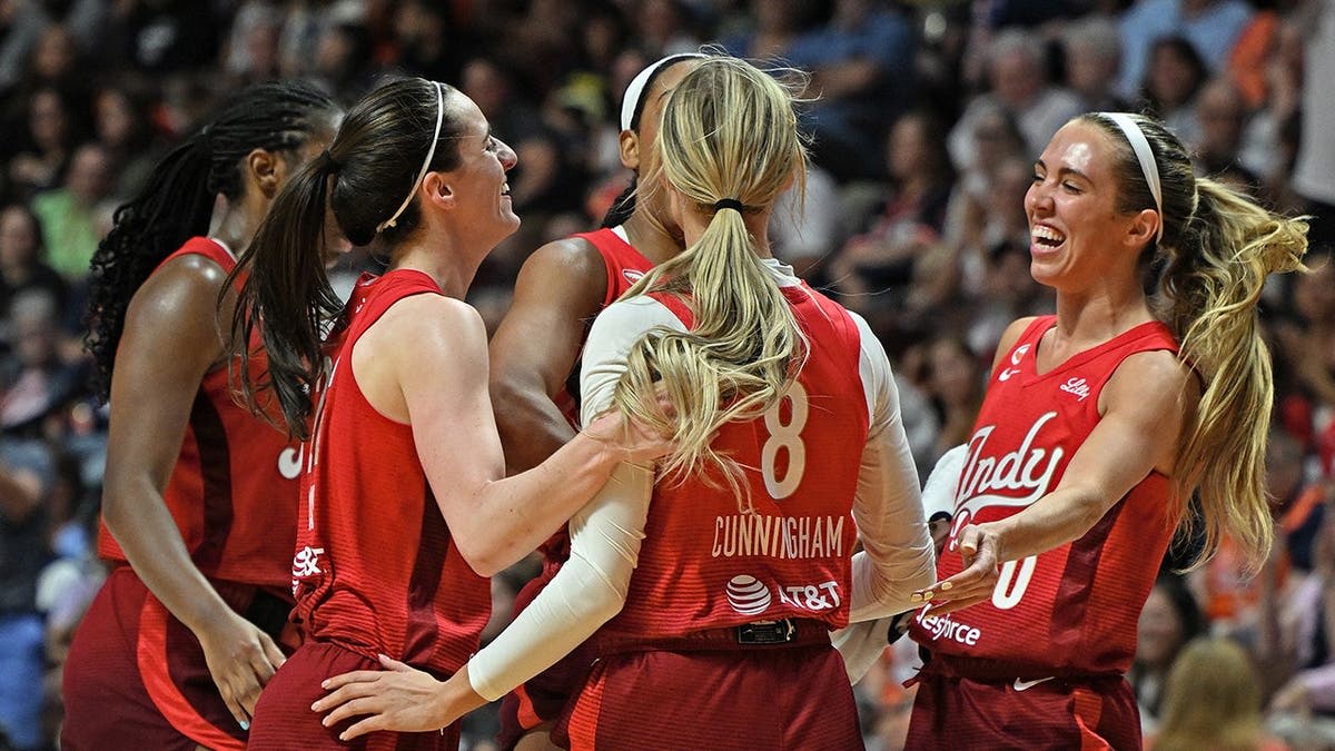 Caitlin Clark Scores 25 as Fever Win Fifth Straight Cup Game - Image 5