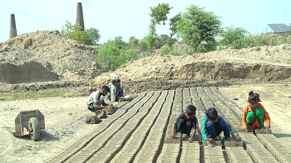 Americans Free 300+ Pakistani Christians From Debt Slavery - Image 4