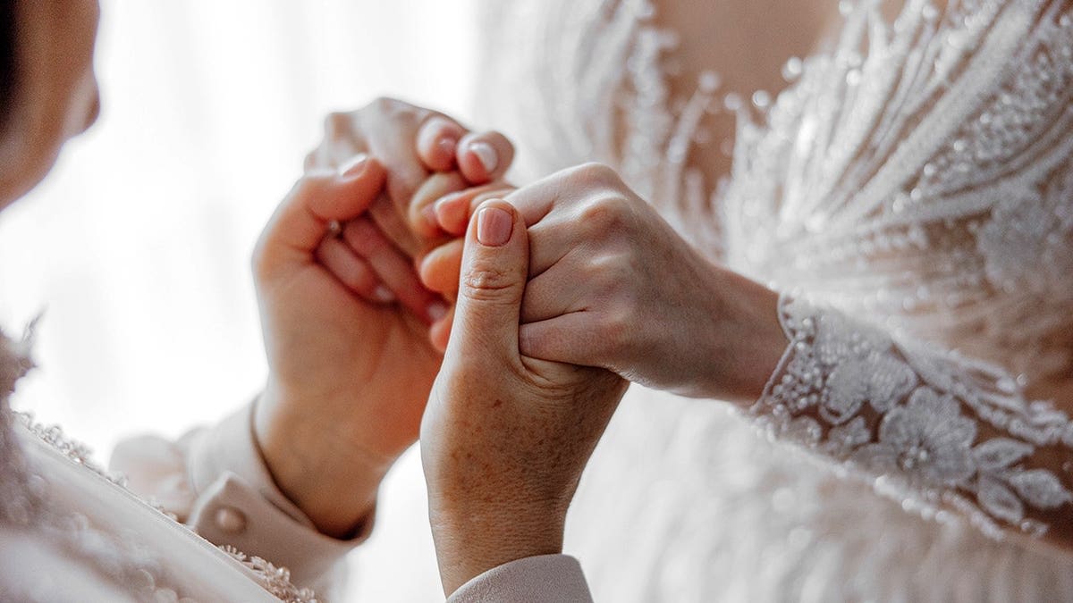 Bride Travels 2 Hours in Gown to See Hospitalized Mom - Image 5