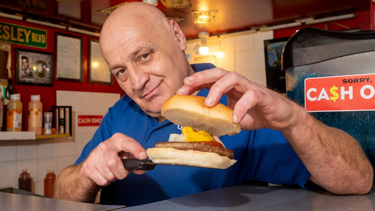 Blackpool Burger Stand Holds $1.34 Price Since 2006 - Image 4