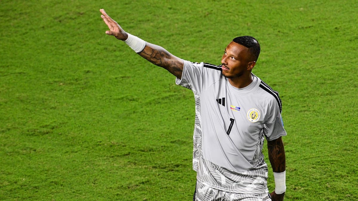 Goalkeeper Makes 15 Saves in Curaçao's First World Cup Point - Image 4