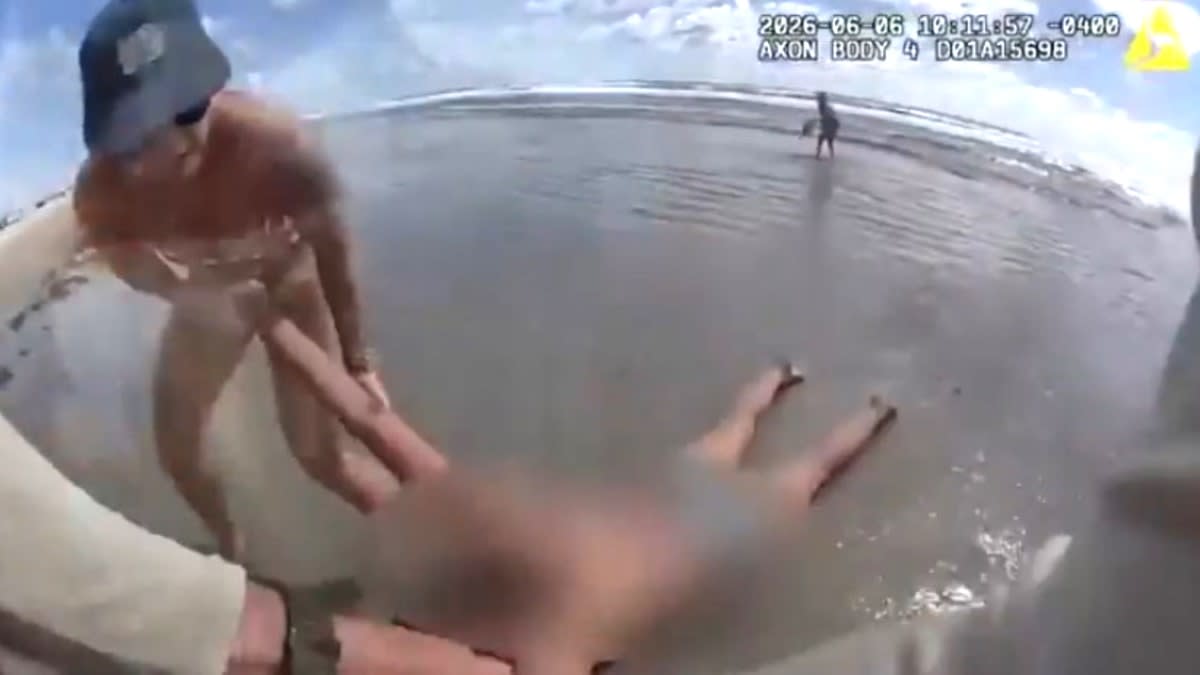 Florida Deputies Save Drowning Woman with Quick CPR - Image 3