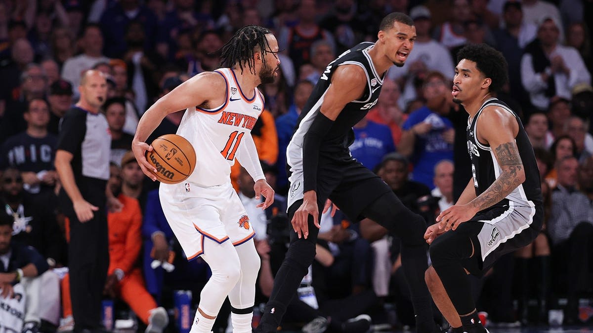Spurs End Knicks' 13-Game Streak Behind Wembanyama's 32 - Image 4