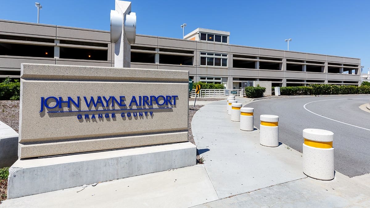 Navy Vet Raises $135K After Viral Airport Video - Image 3
