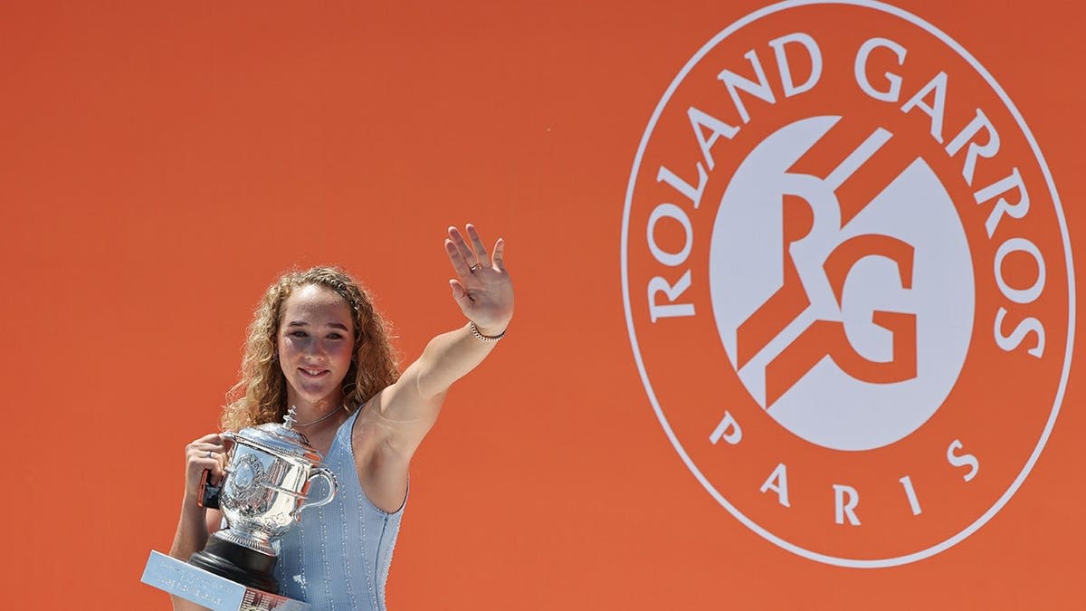 19-Year-Old Mirra Andreeva Wins French Open Tennis Crown - Image 4