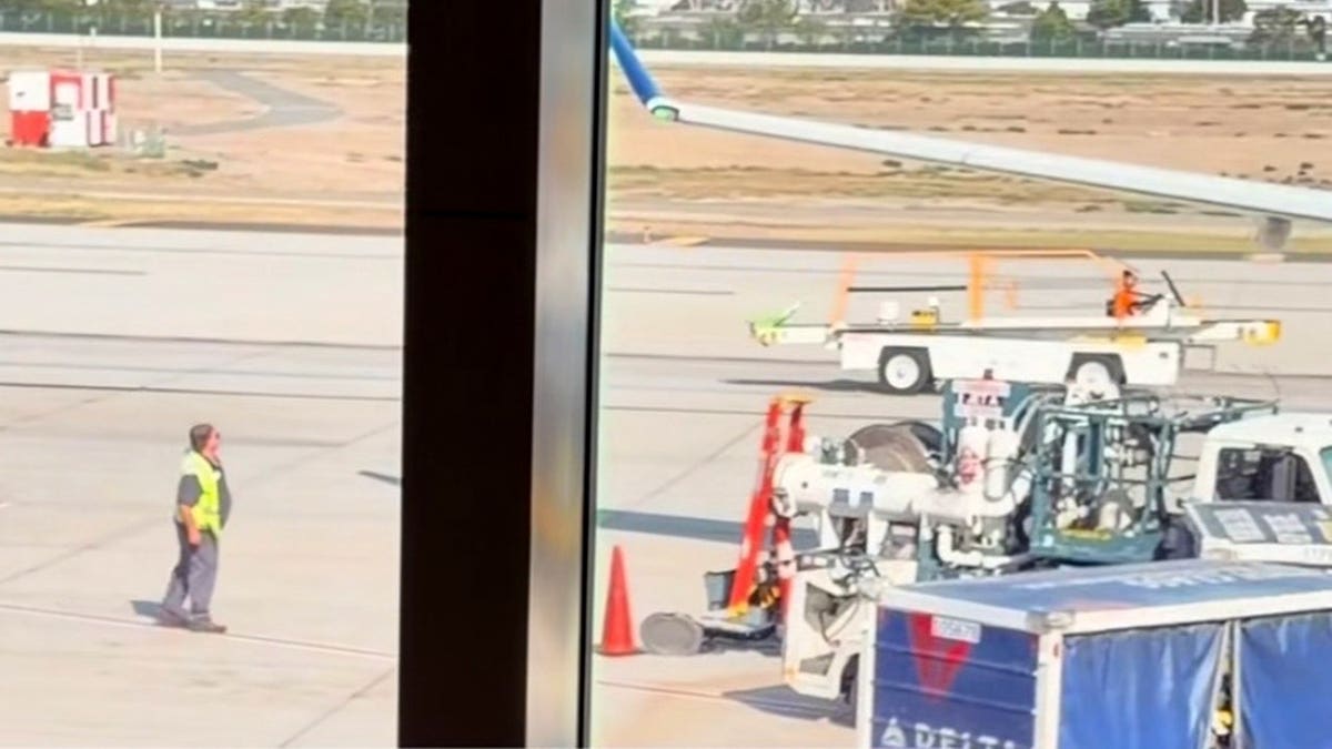 Navy Vet Raises $135K After Viral Airport Video - Image 4
