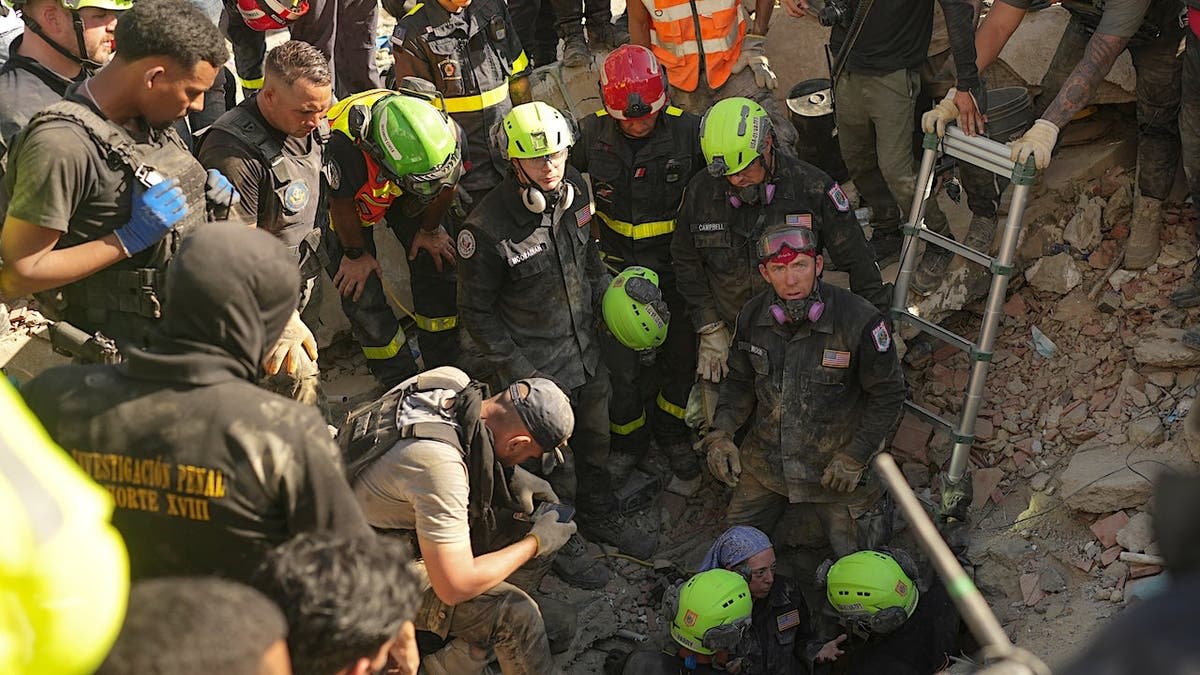 33 Pulled Alive From Rubble After Venezuela Earthquakes - Image 3