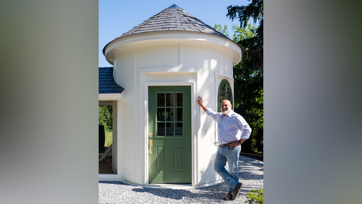 VP Vance Installs Custom Chicken Coop at Naval Observatory - Image 4