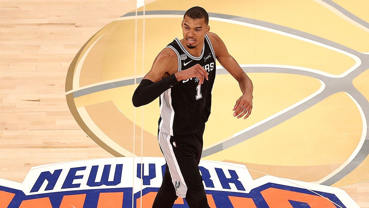 Spurs End Knicks' 13-Game Streak Behind Wembanyama's 32 - Image 3