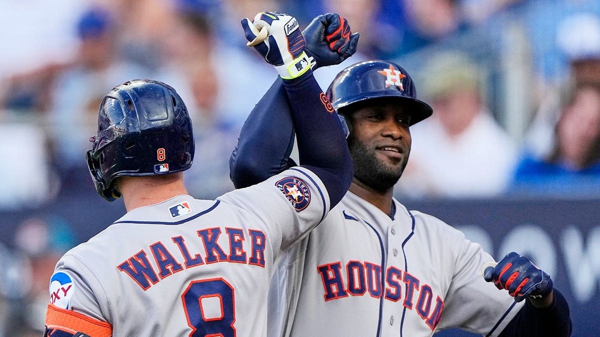 Astros' Álvarez Hits 2 Homers in One Historic First Inning - Image 4