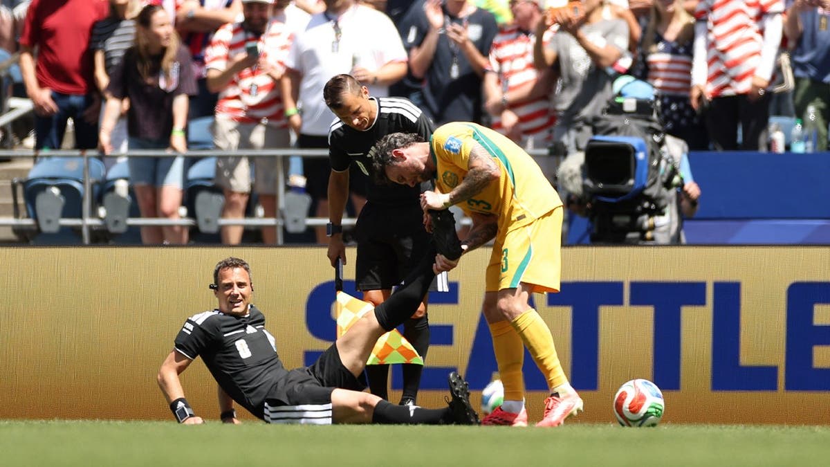 Soccer Star Helps Cramping Referee Stretch Mid-Match - Image 5