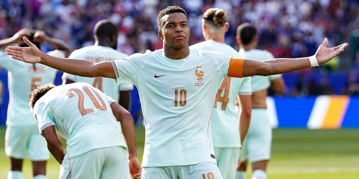 France Advances to World Cup Semifinals with 2-0 Win - Image 2