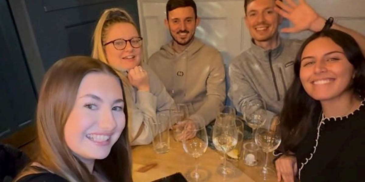 Man Hosts 1,000 Pub Meetups After Friend's Suicide - Image 2