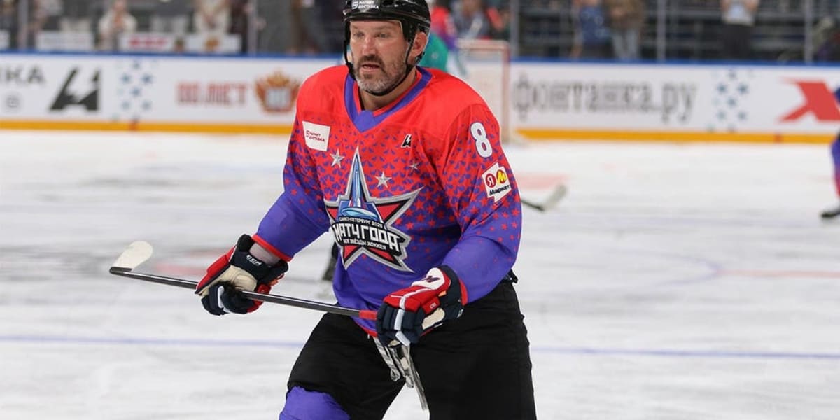 NHL Legend Ovechkin Photobombs Wedding in Russia - Image 2