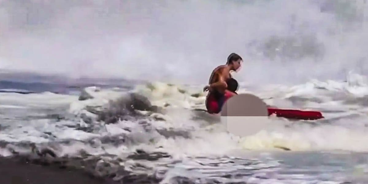 Teen Lifeguard Saves 10-Year-Old From 10-Foot California Waves - Image 2