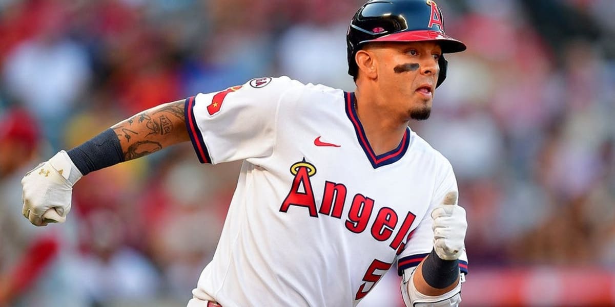 Angels Player Uses Basketball Move to Turn Slick Double Play - Image 2