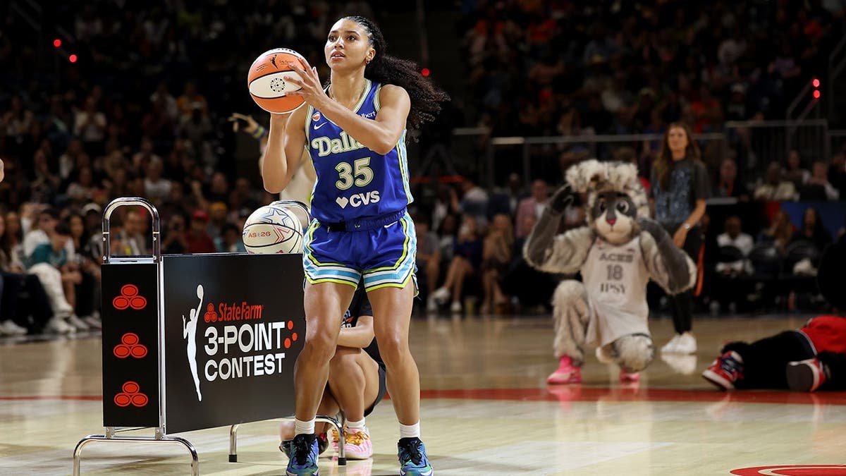 Rookie Azzi Fudd Wins WNBA 3-Point Contest in Historic First - Image 4