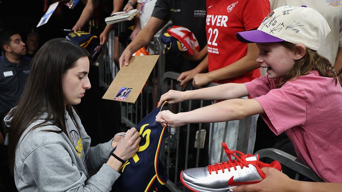 LeBron James Celebrates Caitlin Clark's 45-Point Record Game - Image 5