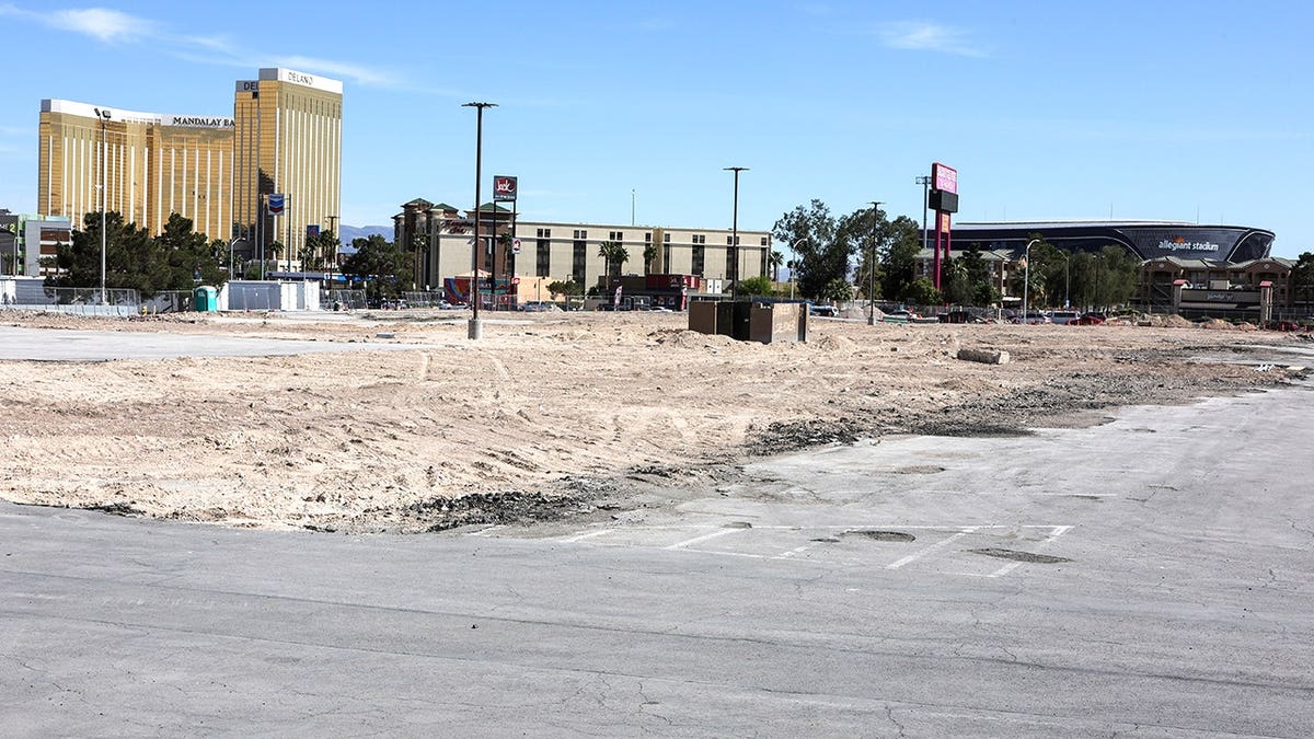 Heart-Shaped Hotel Wins Approval in Las Vegas - Image 4