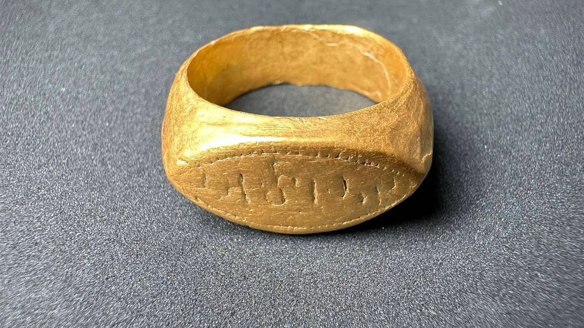 2,000-Year-Old Ring Found in Thailand Has Blessing Etched In - Image 5