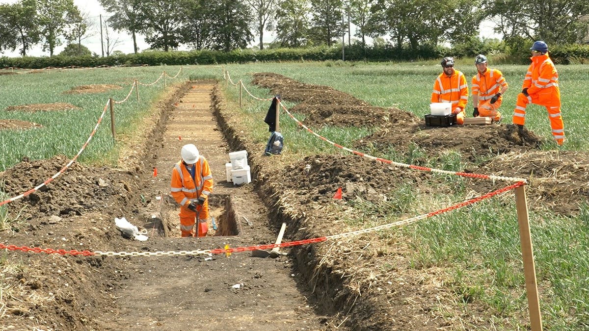1,740-Year-Old Roman Coin Found in England Rail Project - Image 5