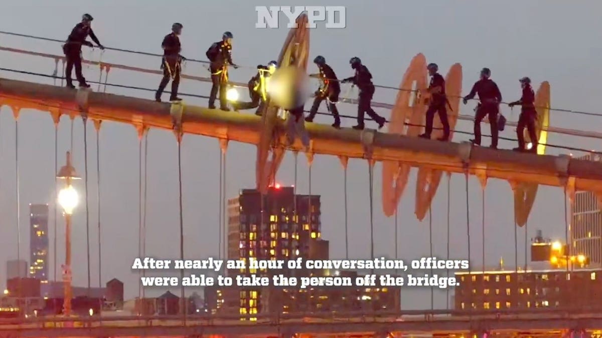 NYPD Officer Saves Woman From Brooklyn Bridge After Hour-Long Talk - Image 4