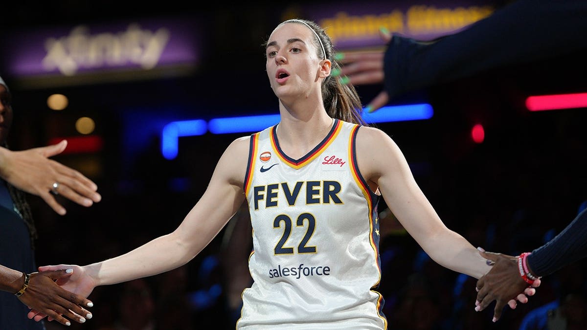 Caitlin Clark Leads Fever to Franchise Scoring Record - Image 3