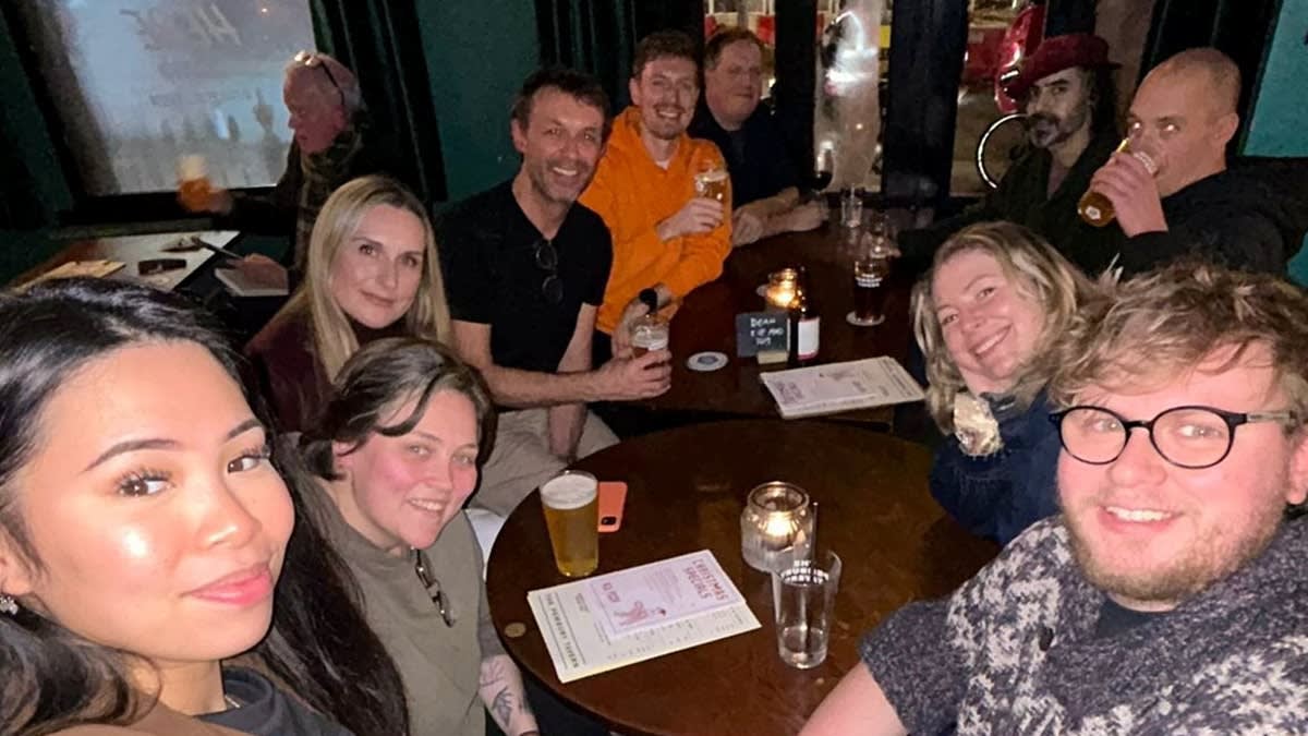 Man Hosts 1,000 Pub Meetups After Friend's Suicide - Image 5