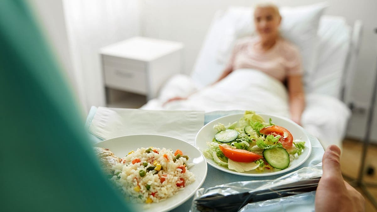 Chef Swaps Hospital Junk Food for Fresh Mac and Cheese - Image 5