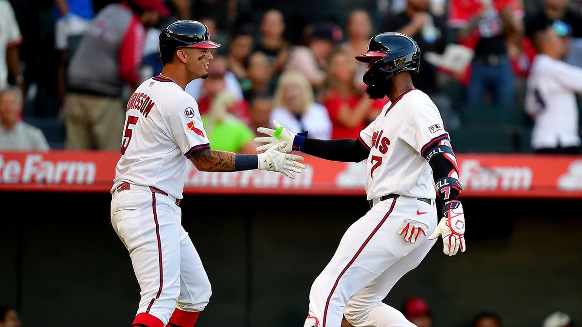 Angels Player Uses Basketball Move to Turn Slick Double Play - Image 4