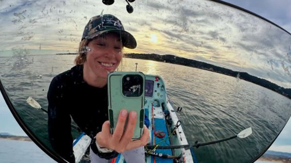 Woman Rows Solo Across Pacific in Record 44 Days - Image 3