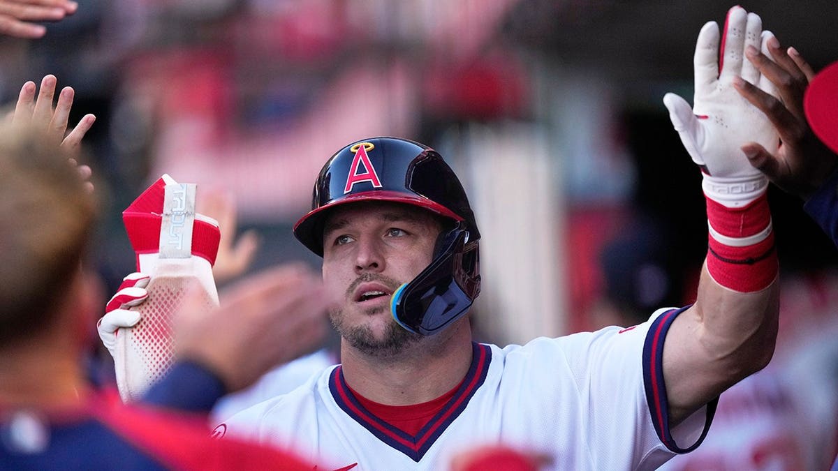 Angels Player Uses Basketball Move to Turn Slick Double Play - Image 5
