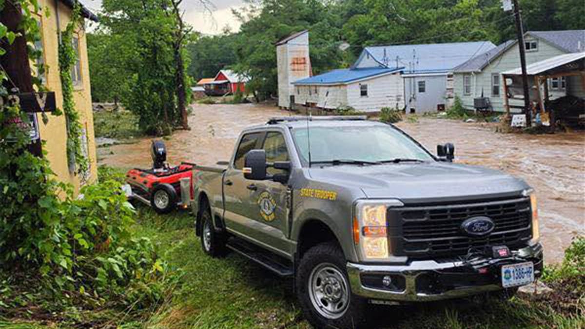 Black Hawks rescue 202 campers from Missouri flood zone - Image 5