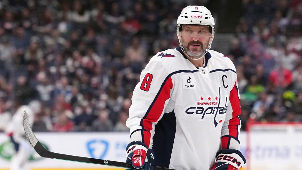NHL Legend Ovechkin Photobombs Wedding in Russia - Image 4