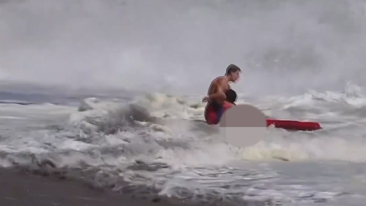 Teen Lifeguard Battles Monster Waves to Save 10-Year-Old - Image 3
