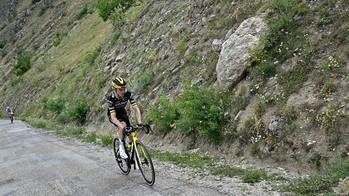 Tour de France Rider Saved by Barrier at Cliff Edge - Image 5